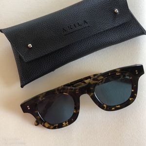 Akila unisex sunglasses in sold out ‘Apollo’ style